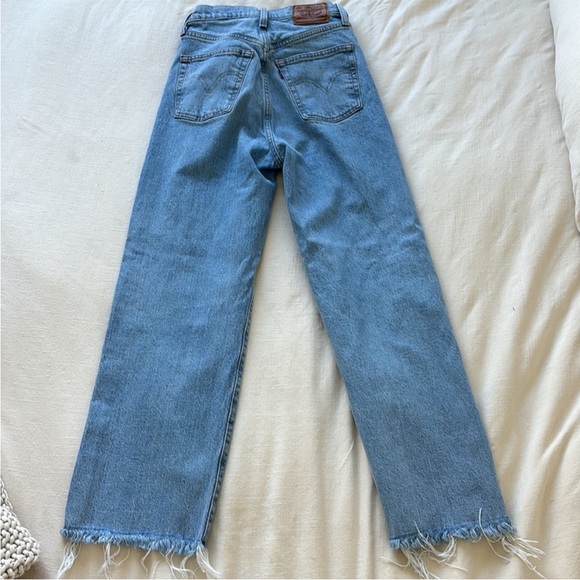 Levi’s Ribcage Straight Jean - Picture 3 of 5